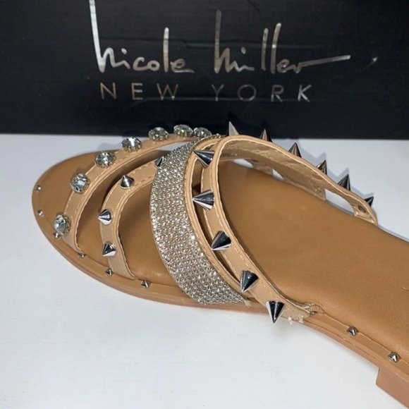 NWOB Nicole Miller Romine Studded Vegan Leather Strappy Slip-on Sandal - Picture 3 of 6